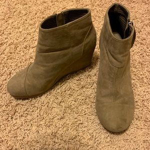 Attention wedged booties